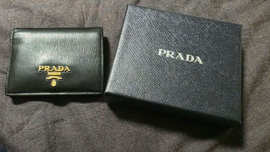 PRADA サフィアーノマルチカラー財布　ブラック/レッド