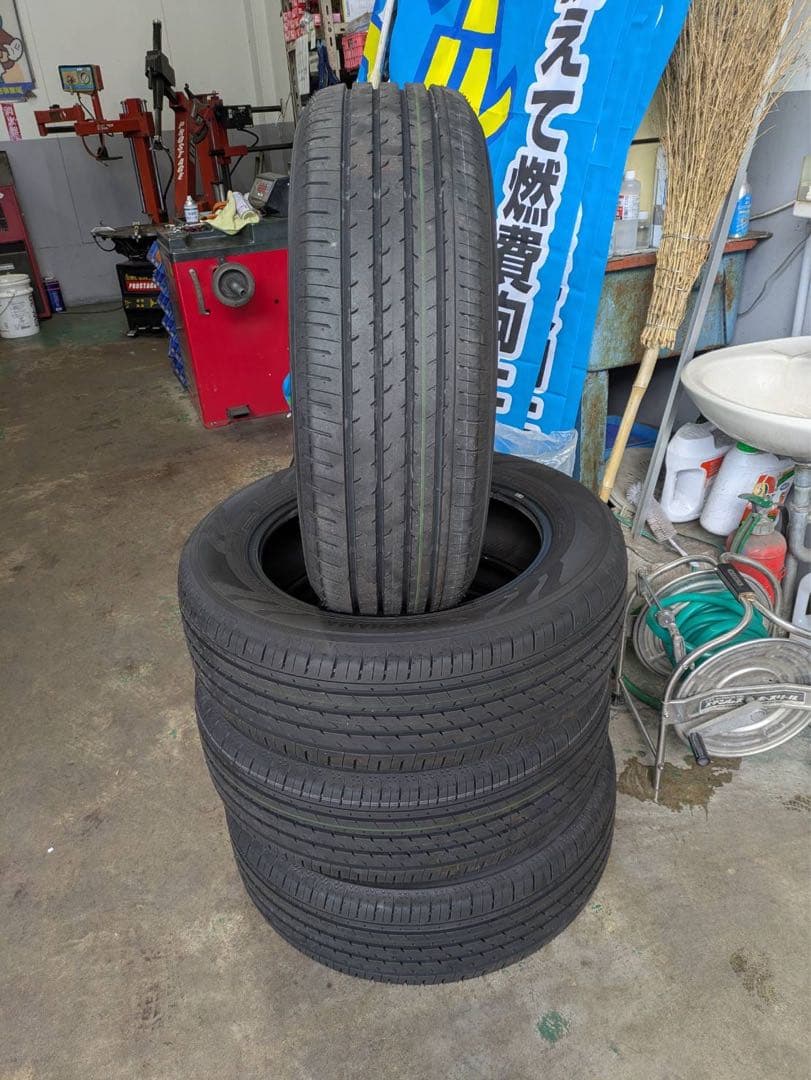 Yokohama ADVAN 18インチタイヤ4本セット　225/60R18