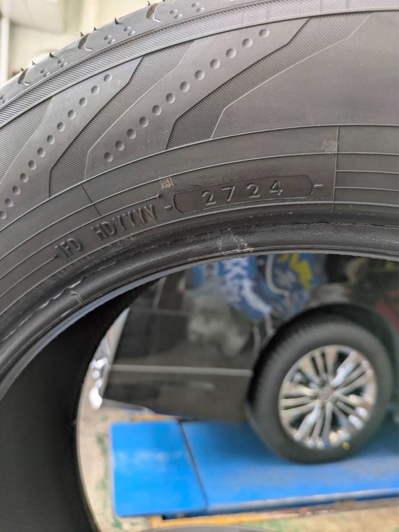 Yokohama ADVAN 18インチタイヤ4本セット　225/60R18