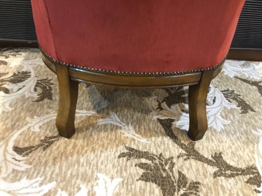 バロックスタイル 赤いアームチェア