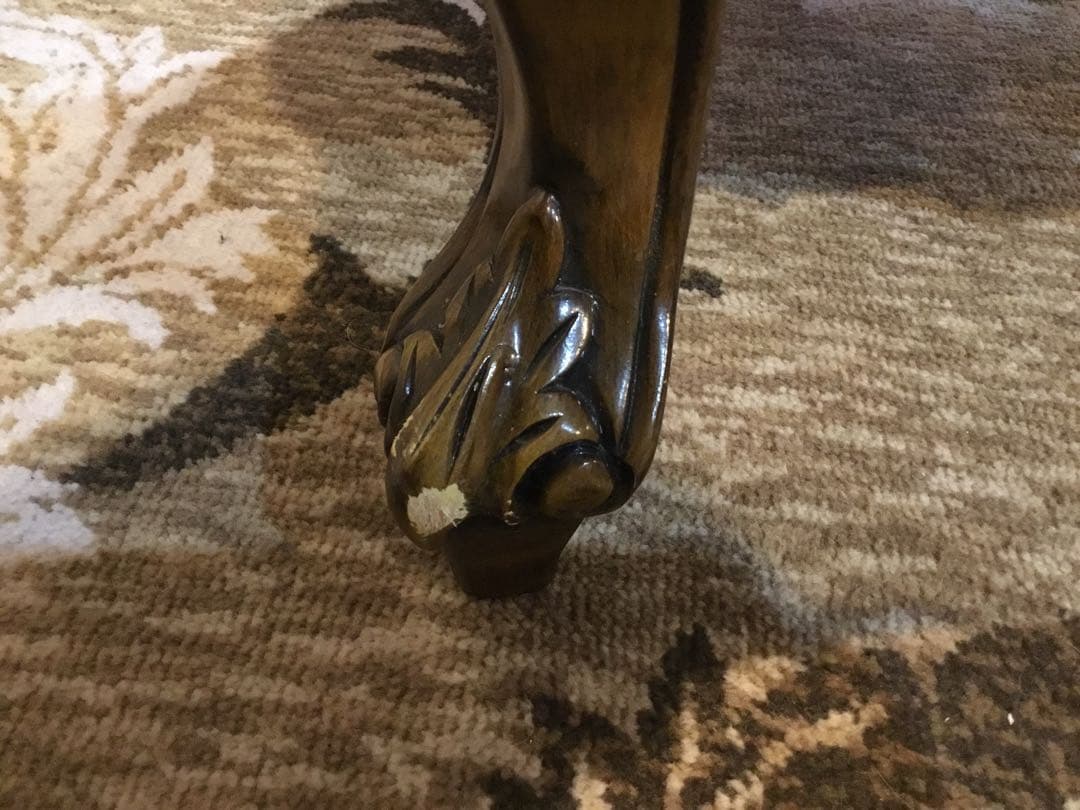 バロックスタイル 赤いアームチェア