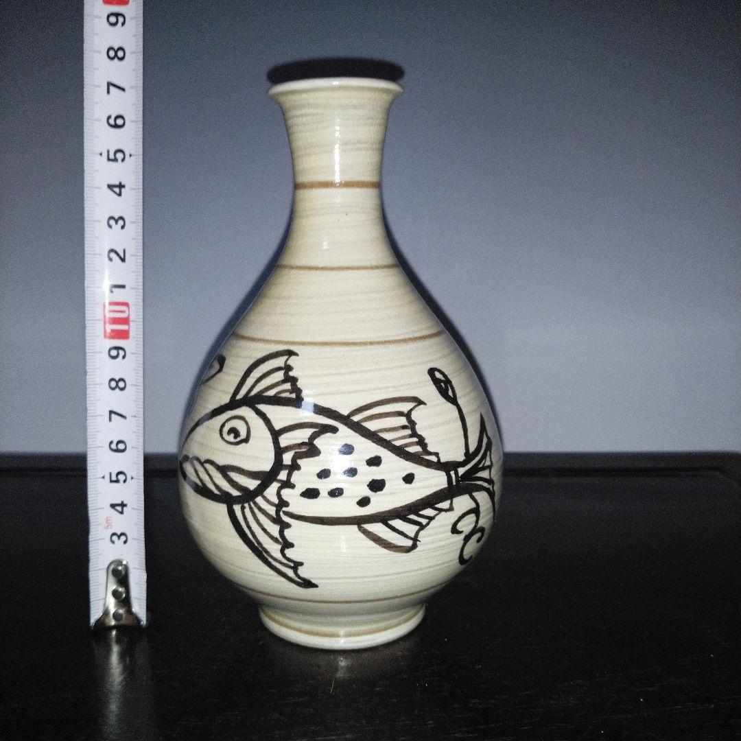 NO652 刷毛目魚文徳利　作家物　銘あり[土丁]