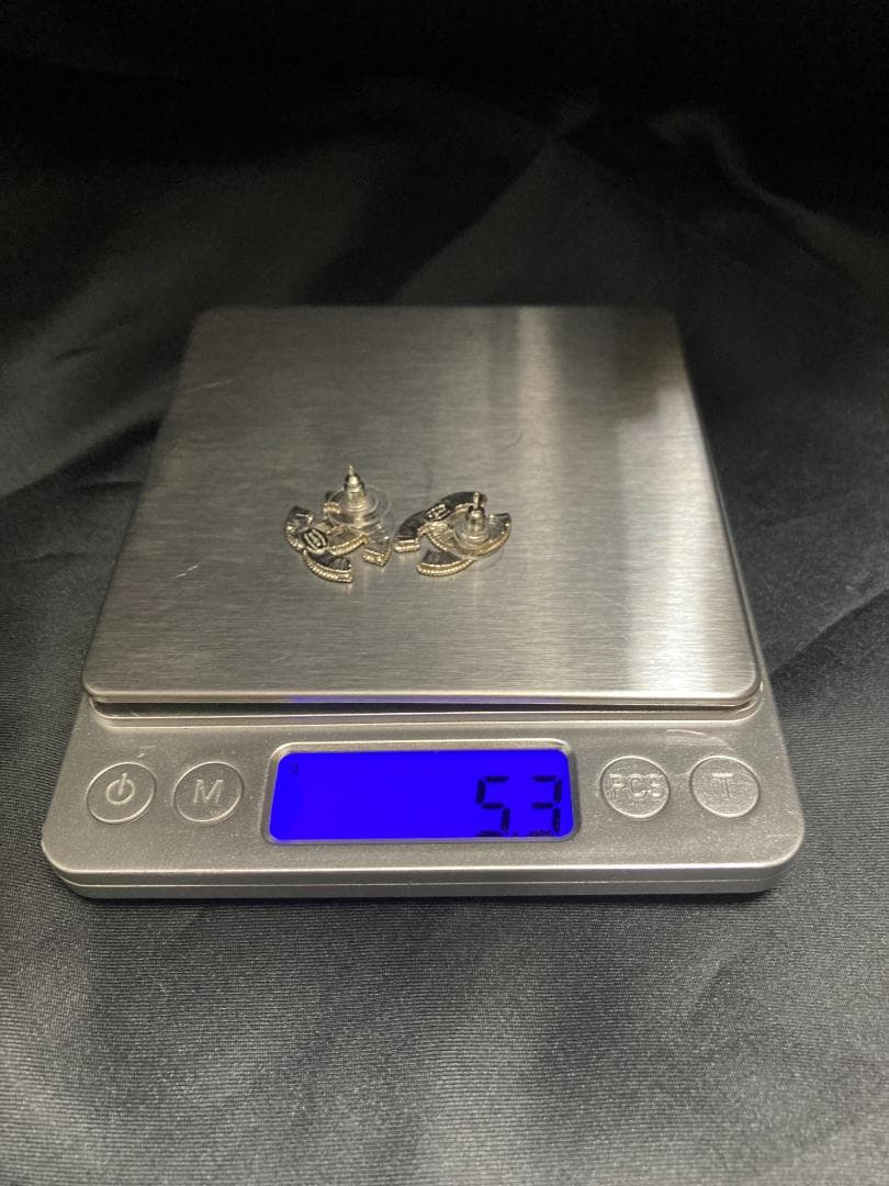 シャネル ココマークピアス B13 ブラック シルバー エナメル