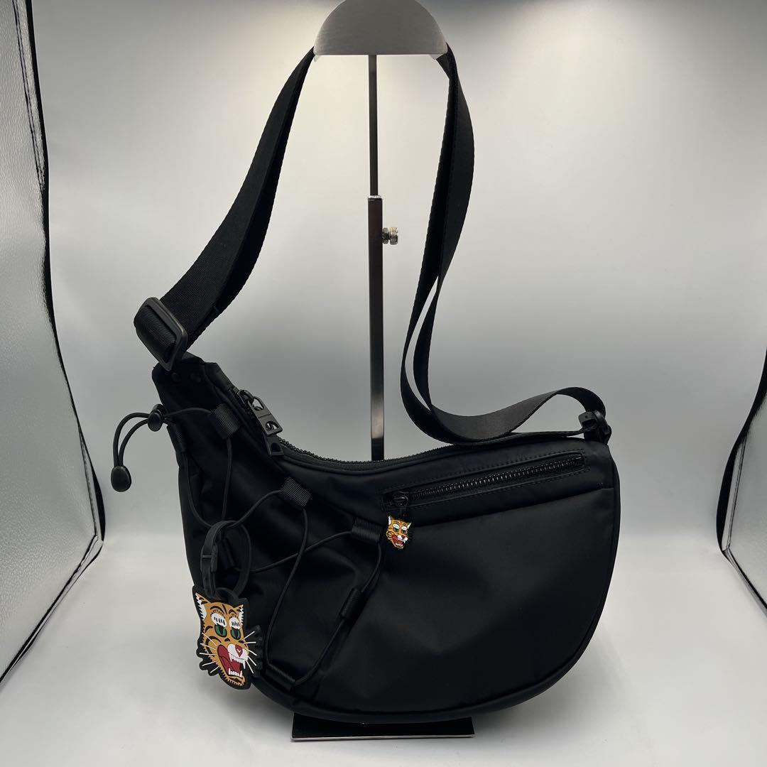 オニツカタイガー スモールメッセンジャーバッグ