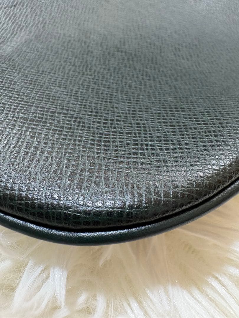 ルイ ヴィトン タイガ ベーリング ガーメントバッグ M30134 グリーン