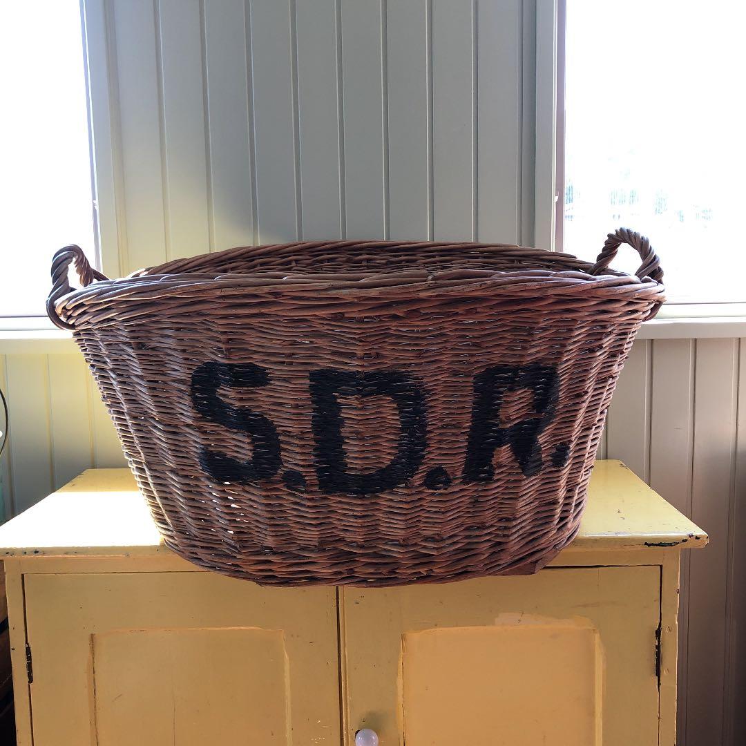 ☆イギリスアンティーク籐　バスケット