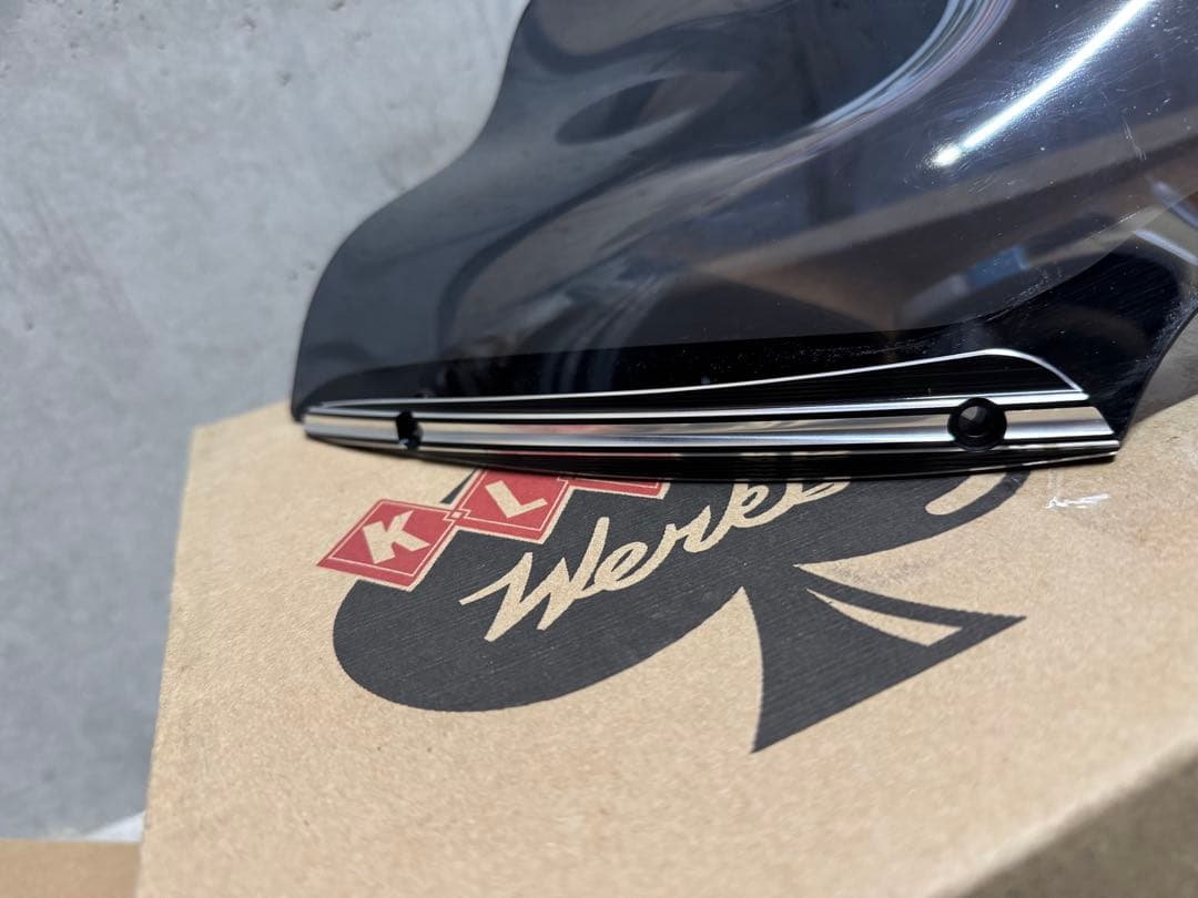 ロードグライド　クロックワークス ウインドシールド 9インチ ダークスモーク