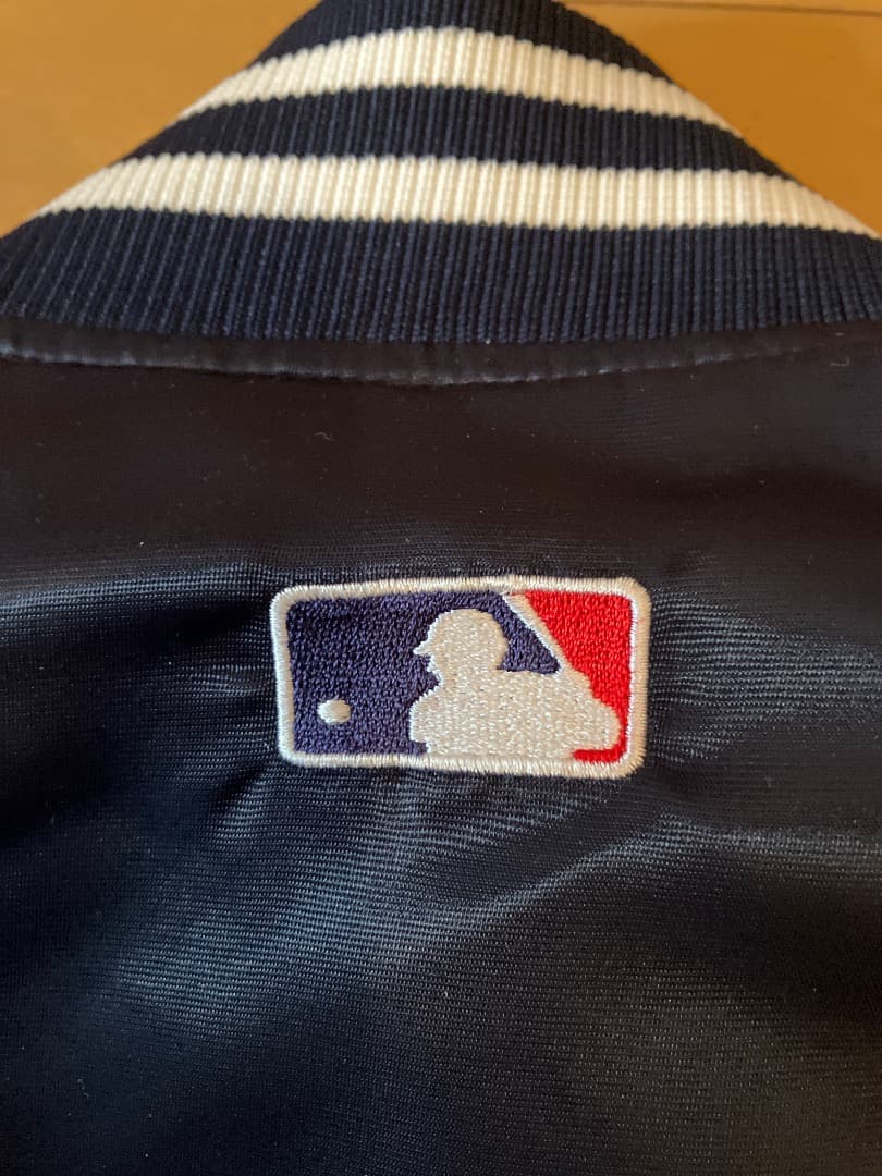 ニュヨークヤンキーススタジアムジャンパーマジェスティック