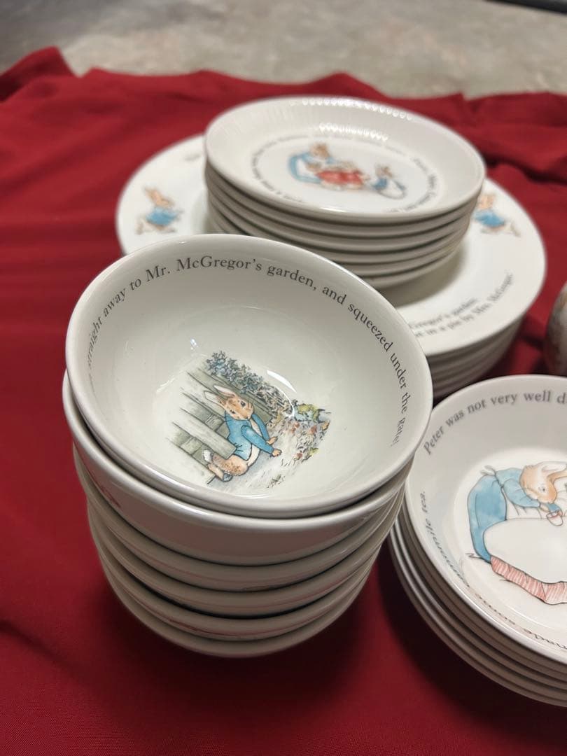 ピーターラビット　食器セット　新品　２６点