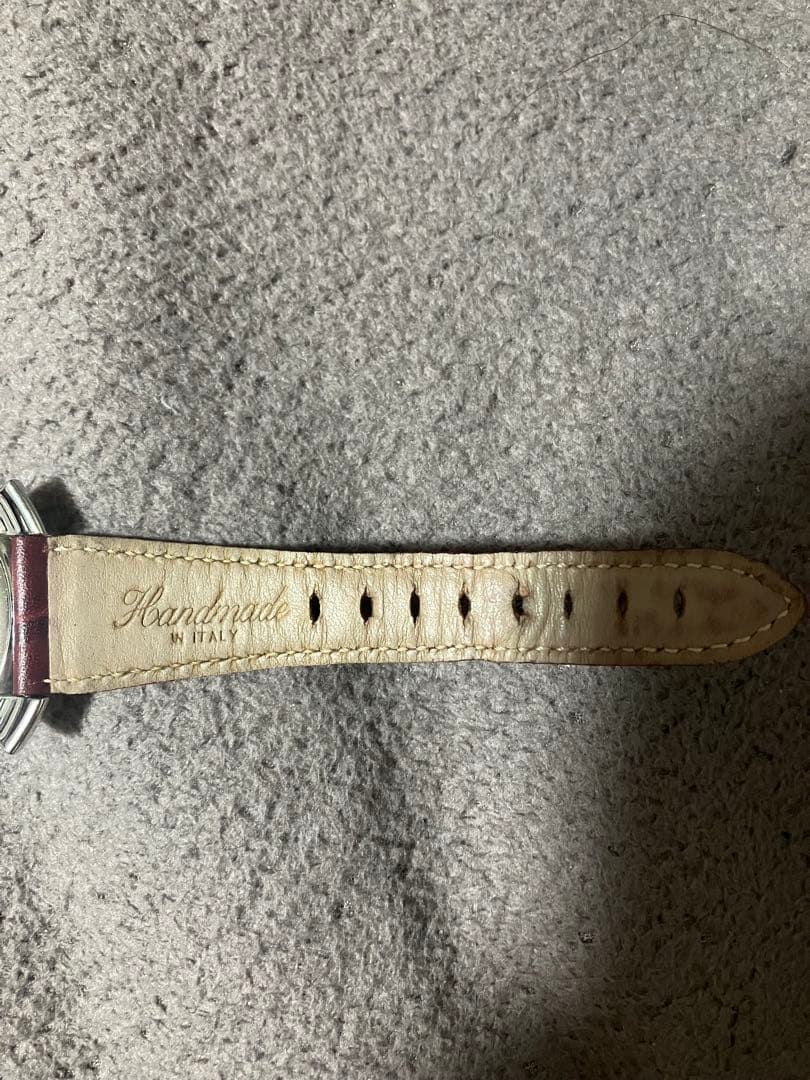 ガガミラノ　イタリア製 N.1538 赤い文字盤 時計