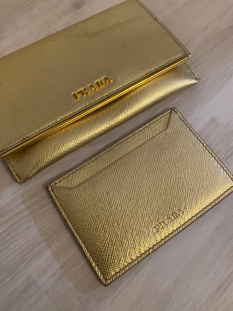 PRADA サフィアーノ　ゴールド 二つ折り財布 カードケース