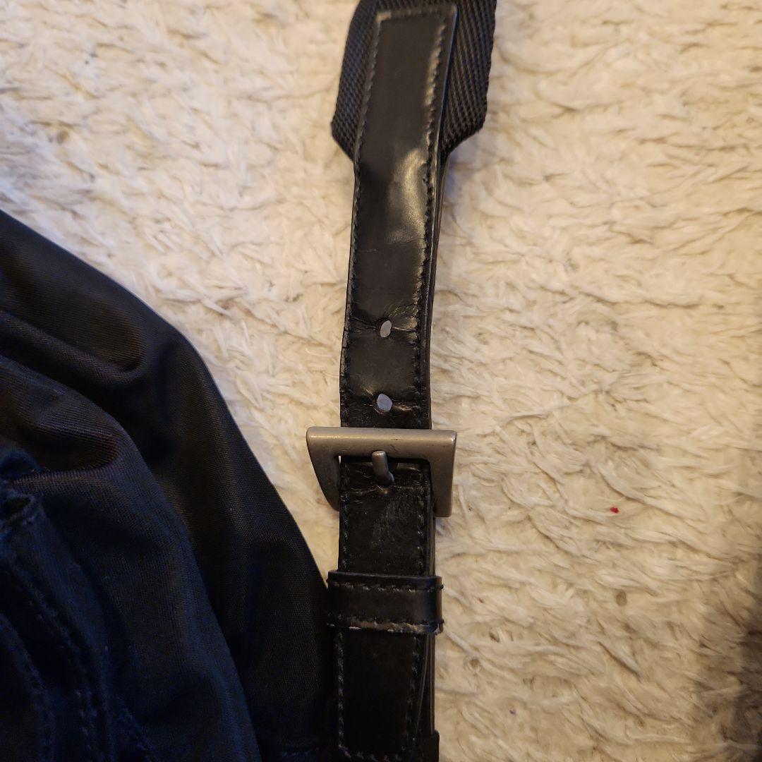 プラダ三角ロゴリュック