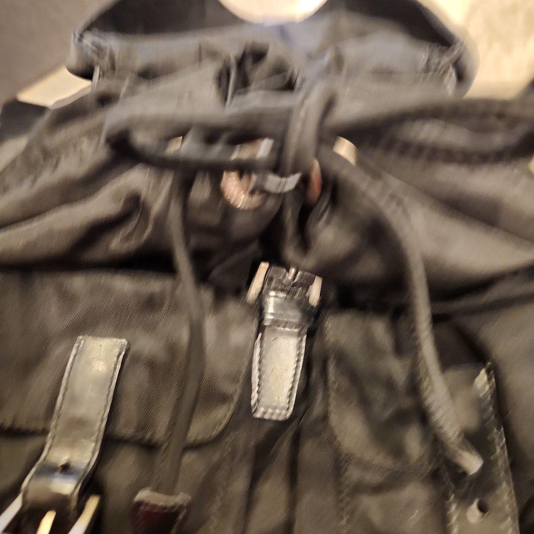 プラダ三角ロゴリュック