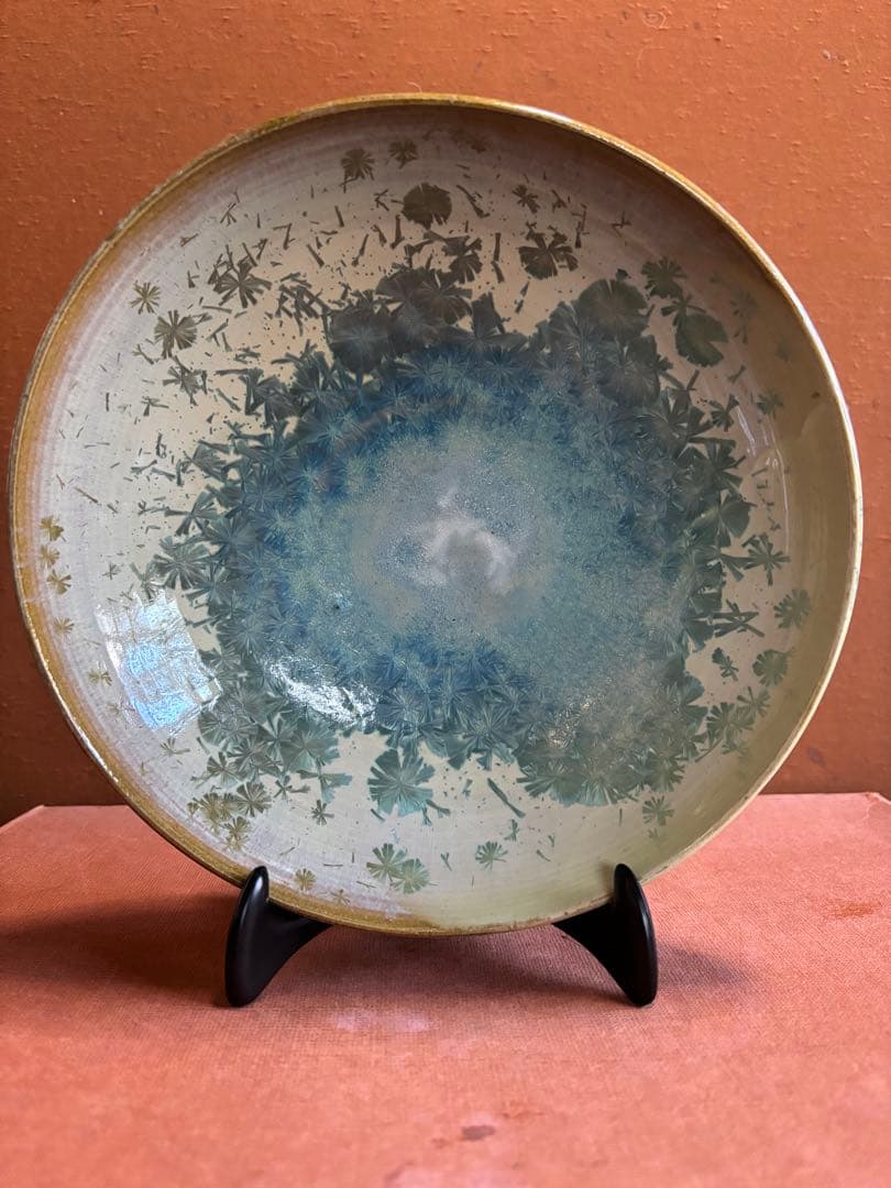 やまちゃん河井寛次郎作青白藁灰釉結晶文八寸三ツ足高台鉢　検水面に降った初雪