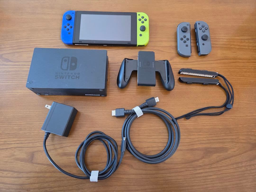 Nintendo Switch 清掃済み ジョイコン２セット付き 本日発送!!