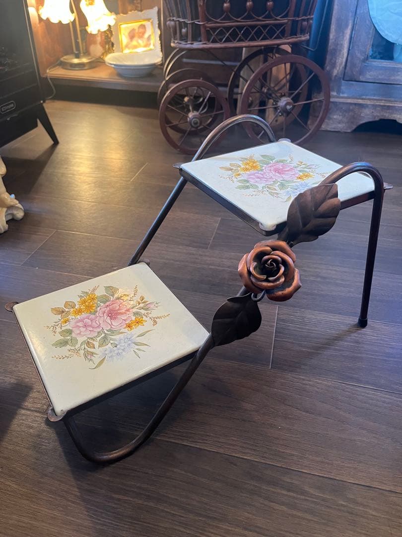 飾り台　２個セット　高さ24㌢横38㌢縦20.5センチ