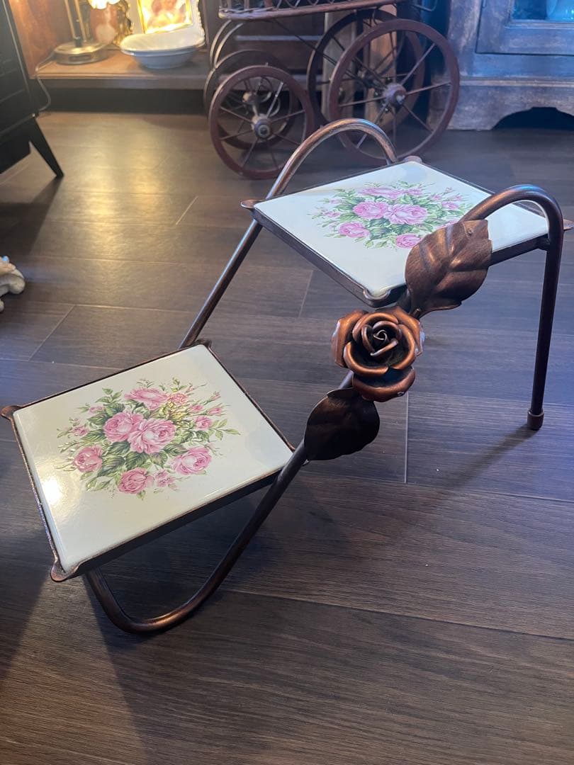 飾り台　２個セット　高さ24㌢横38㌢縦20.5センチ