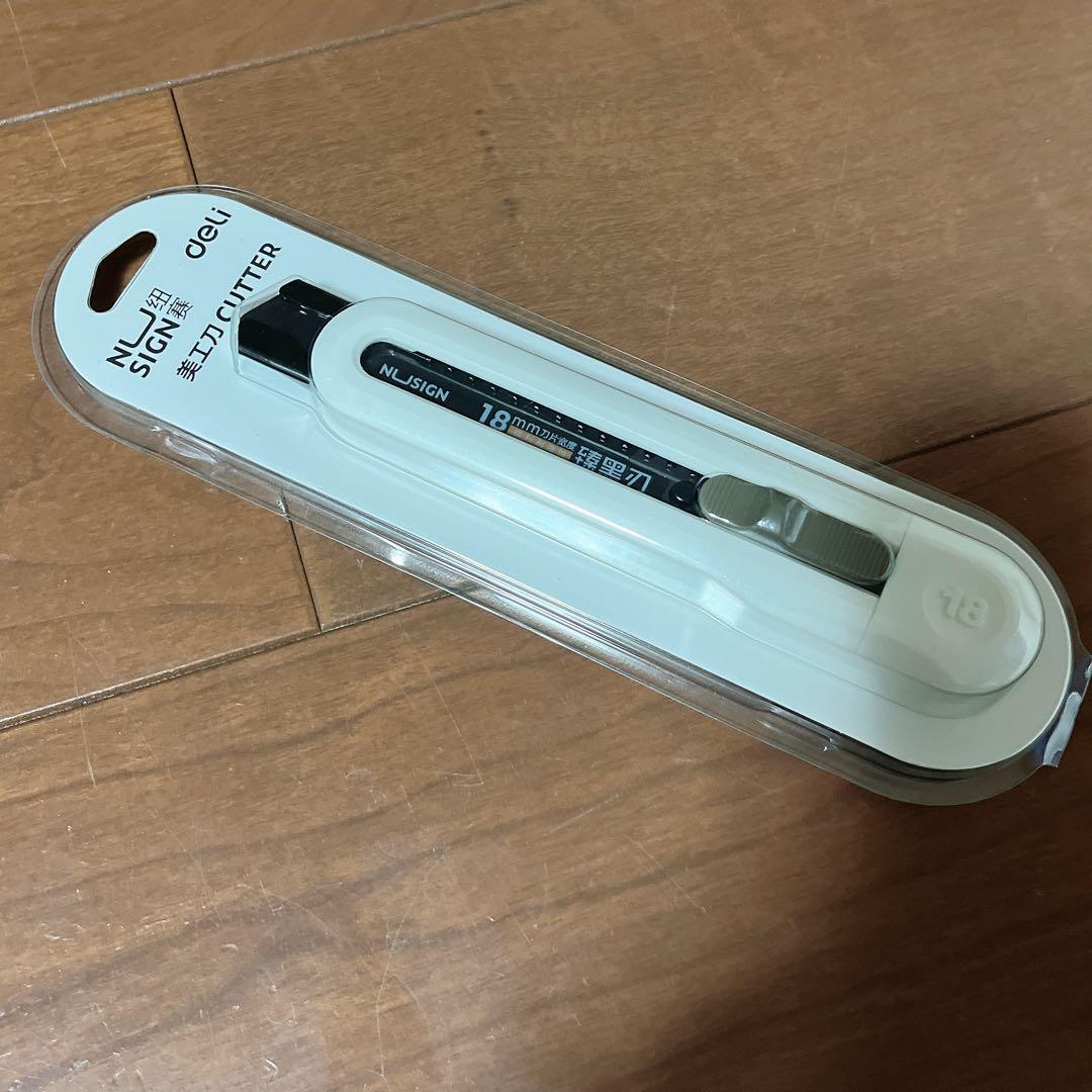 カッター 万能ツール SK2厚刃 高炭素鋼の刃 錆びを防ぐ 自動ロック設計