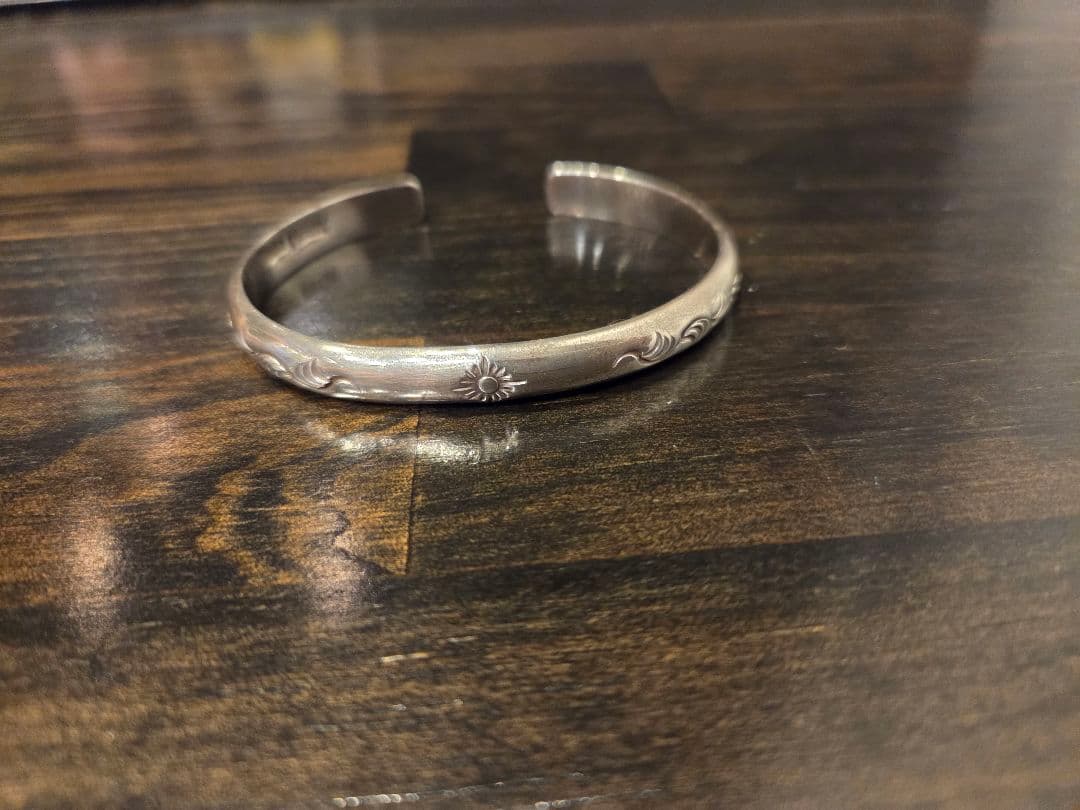 ARIZONA FREEDOM アリゾナフリーダムバングル 太陽神、唐草柄の彫り