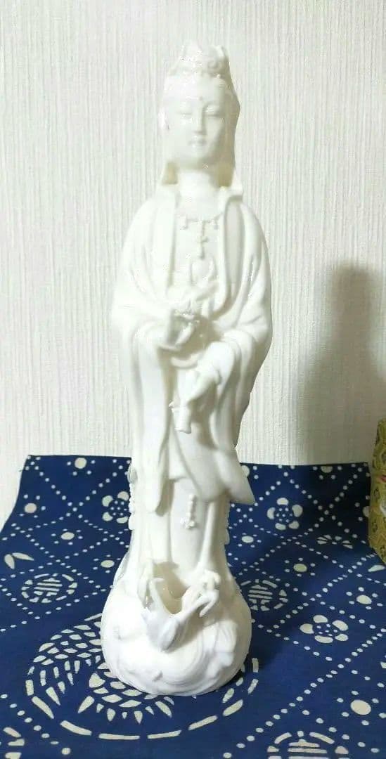 特価セール中!中国景徳鎮　白磁　滴水観音様の立像　H27.5cm 仏像　縁起物