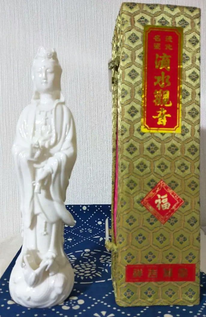 特価セール中!中国景徳鎮　白磁　滴水観音様の立像　H27.5cm 仏像　縁起物