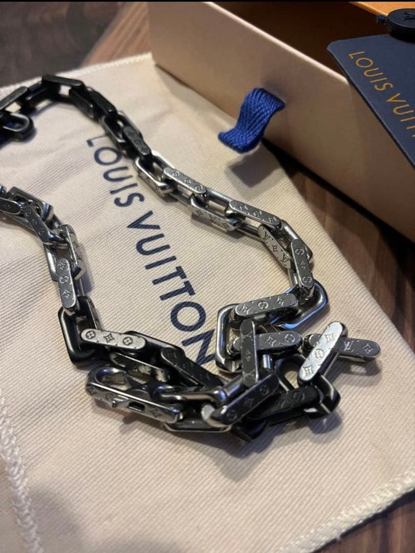 Louis Vuitton メタルチェーンネックレス