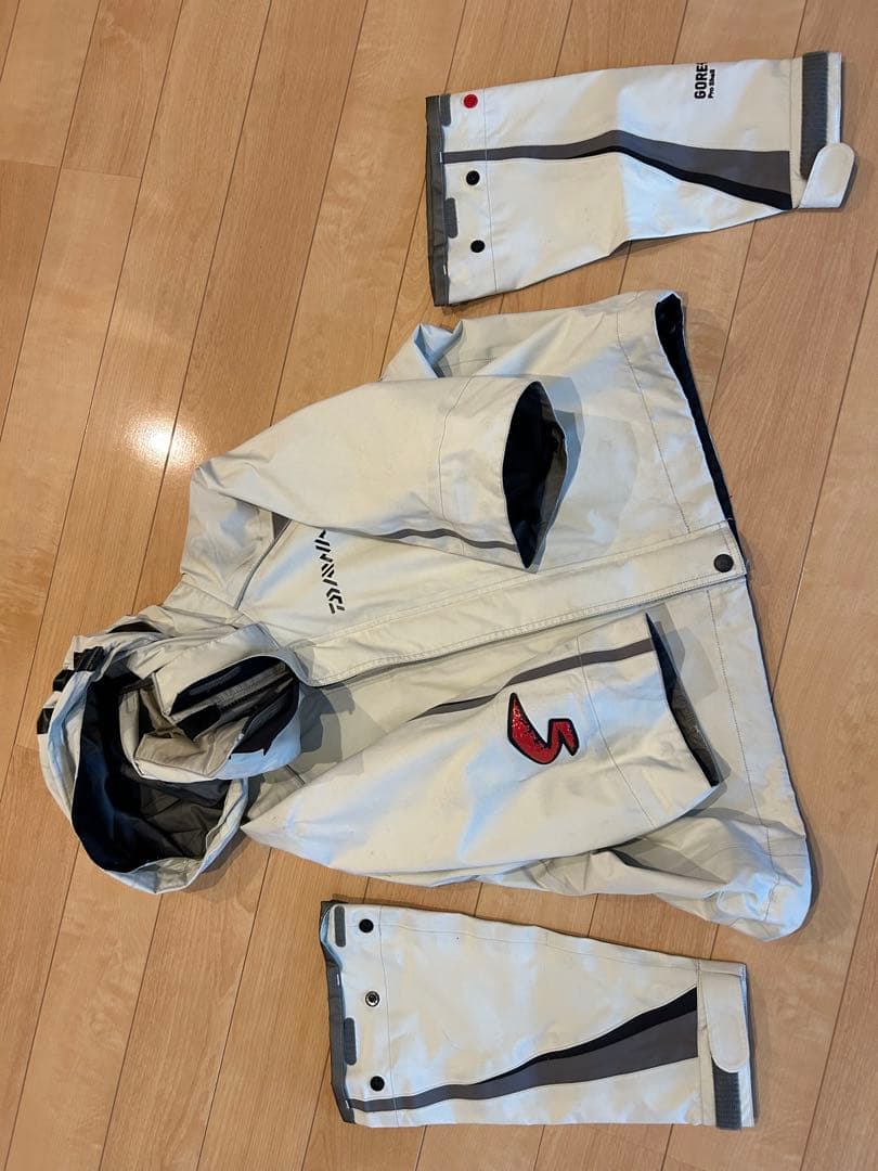 ダイワ スペシャルLサイズ レインウェア 廃盤白