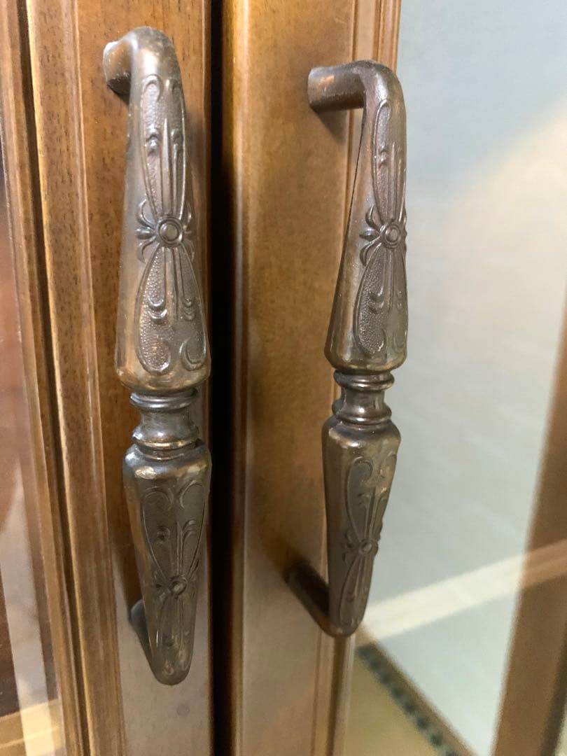 アンティーク調　大型 木製 (桜)書棚　食器棚 ガラス扉付き