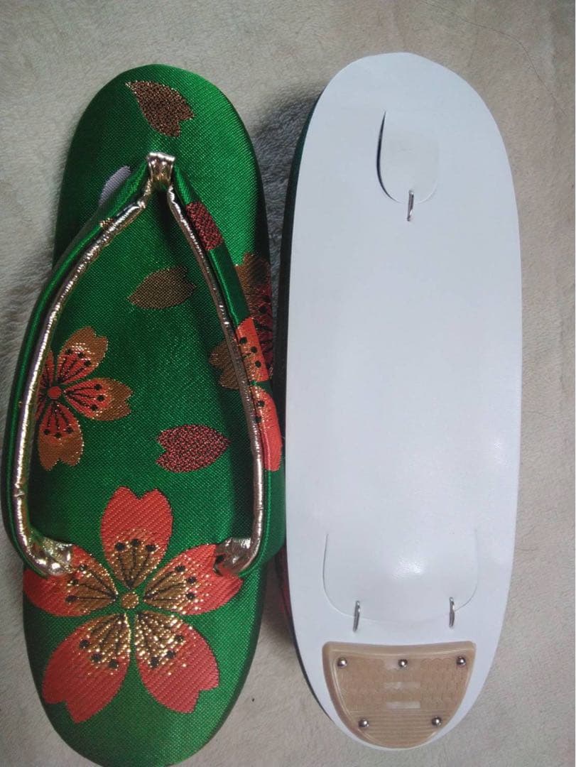 空飛ぶミニーです。7歳向け・化繊・お着物のセット