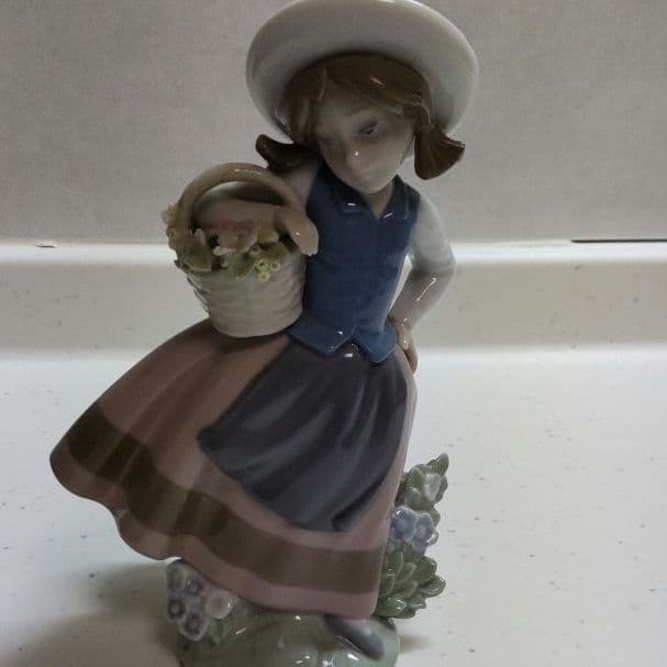 リアドロ　リヤドロ　LLADRO　少女　花