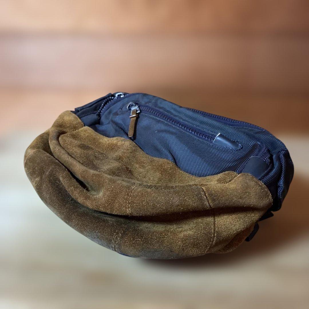 visvim ボディバッグ・ウエストポーチ ネイビー×ブラウンのスエード