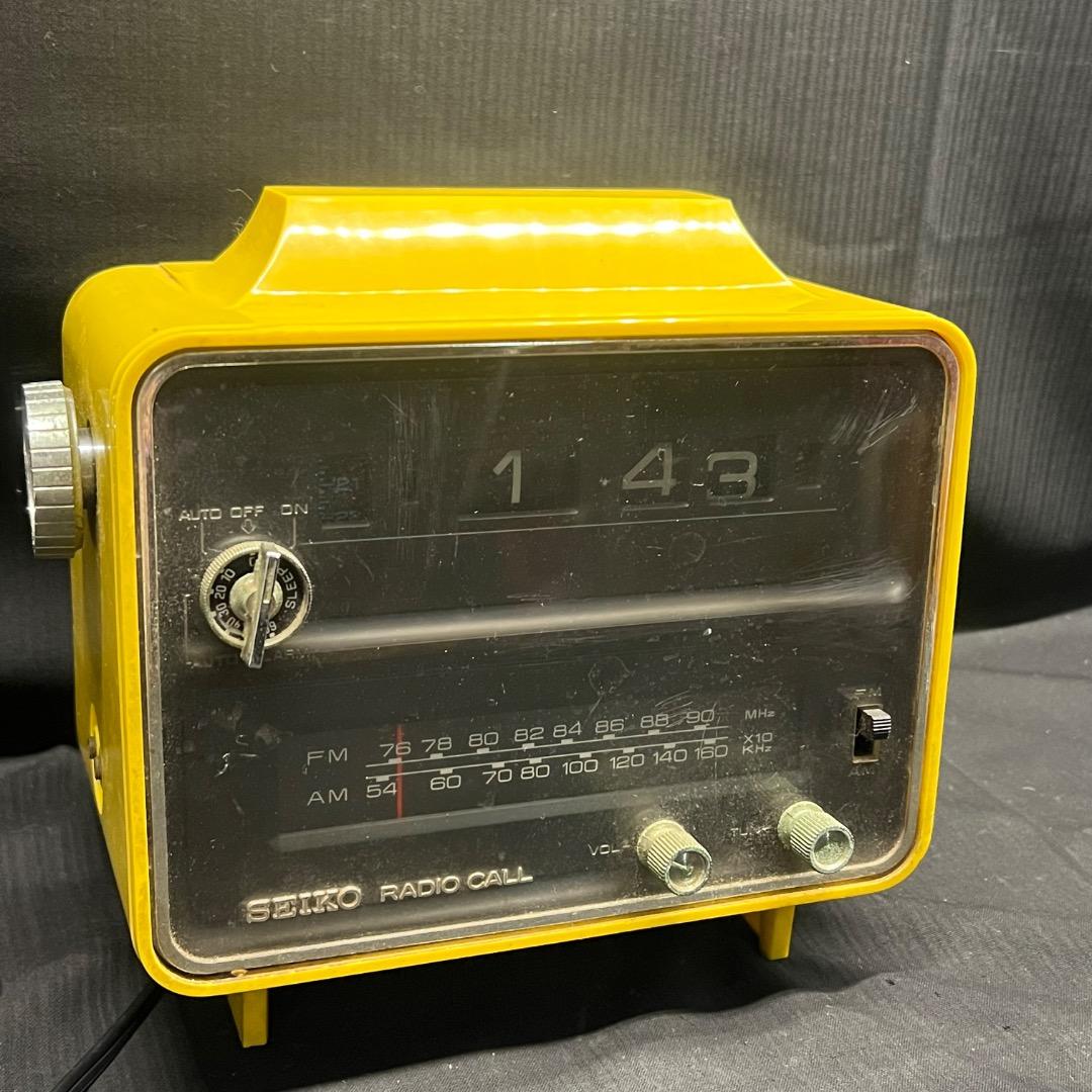 〇Kc左1032 昭和レトロ セイコー ラジオ付 パタパタ時計 イエロー