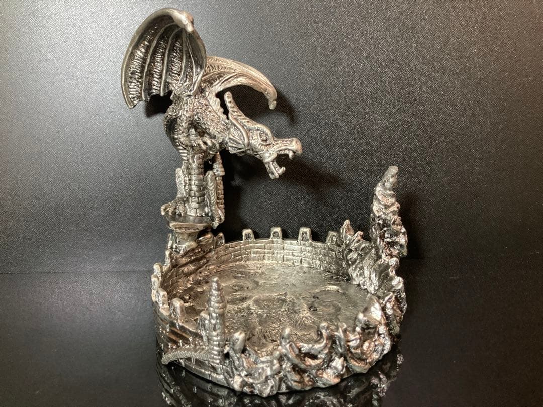 チタン製 城とドラゴン 彫刻 小物入れ アンティーク インテリア 置物 アート