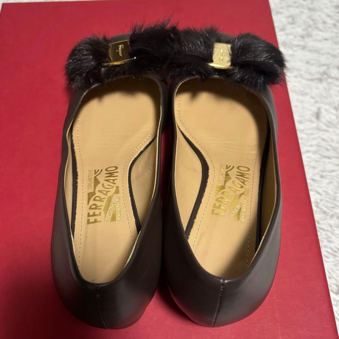 【美品】フェラガモ ヴァラリボン 3cmヒール ファーパンプス