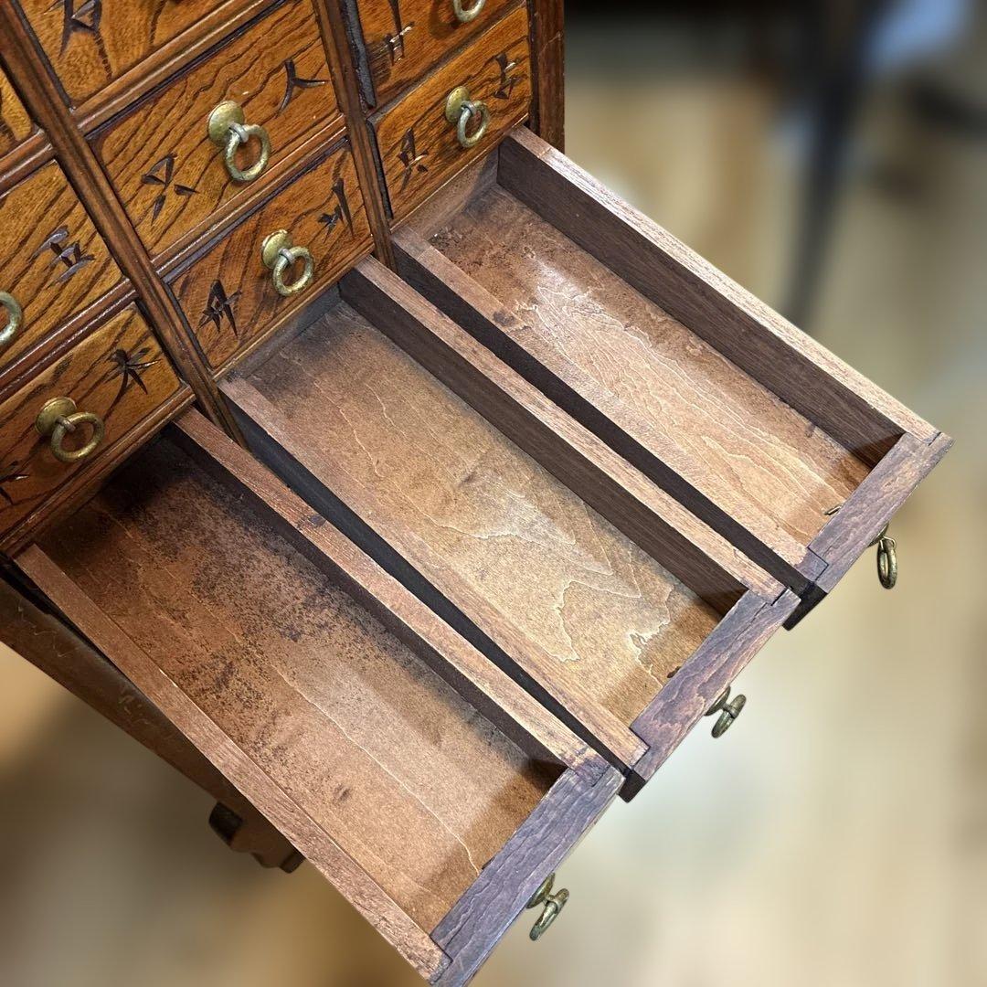 李朝風 薬棚 18杯 真鍮金具 アジアン家具　薬箪笥　アンティーク調　横浜現地