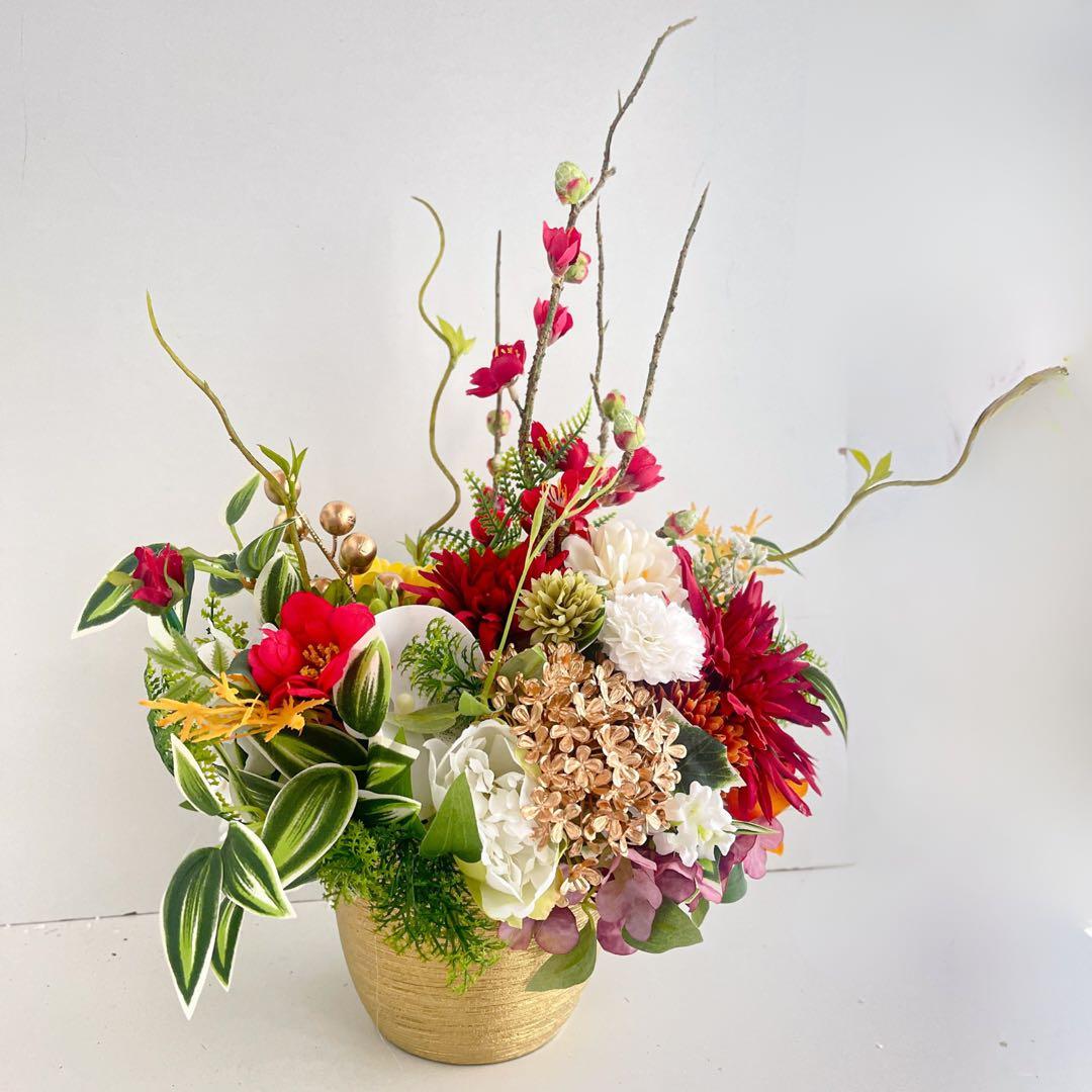和アレンジ｜金彩ゴールド器に咲く華やぎの和花たち・通年飾れる光触媒フラワー