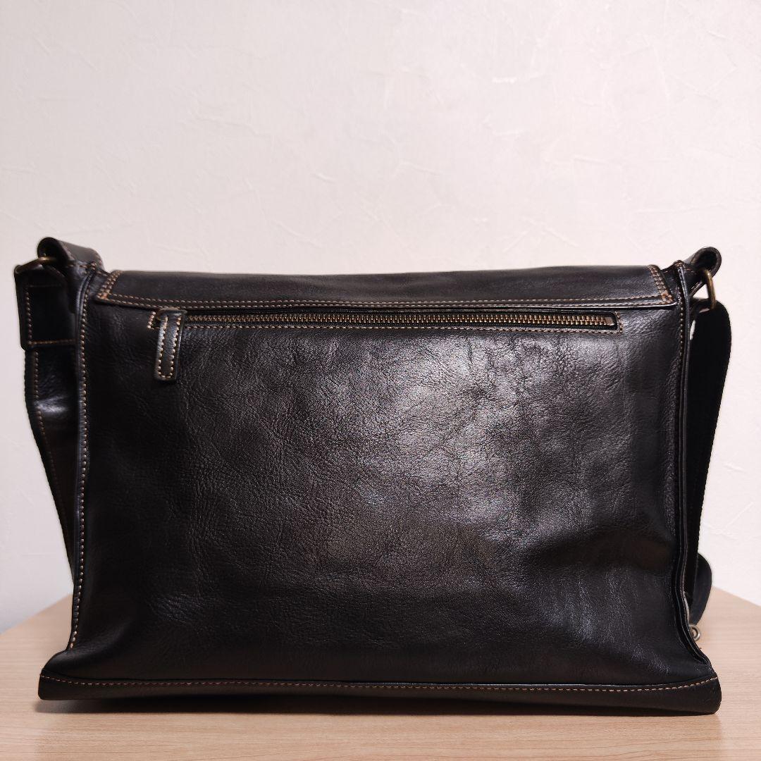 本革 レザー メッセンジャーバッグ 肩掛け A4収納 黒 大容量