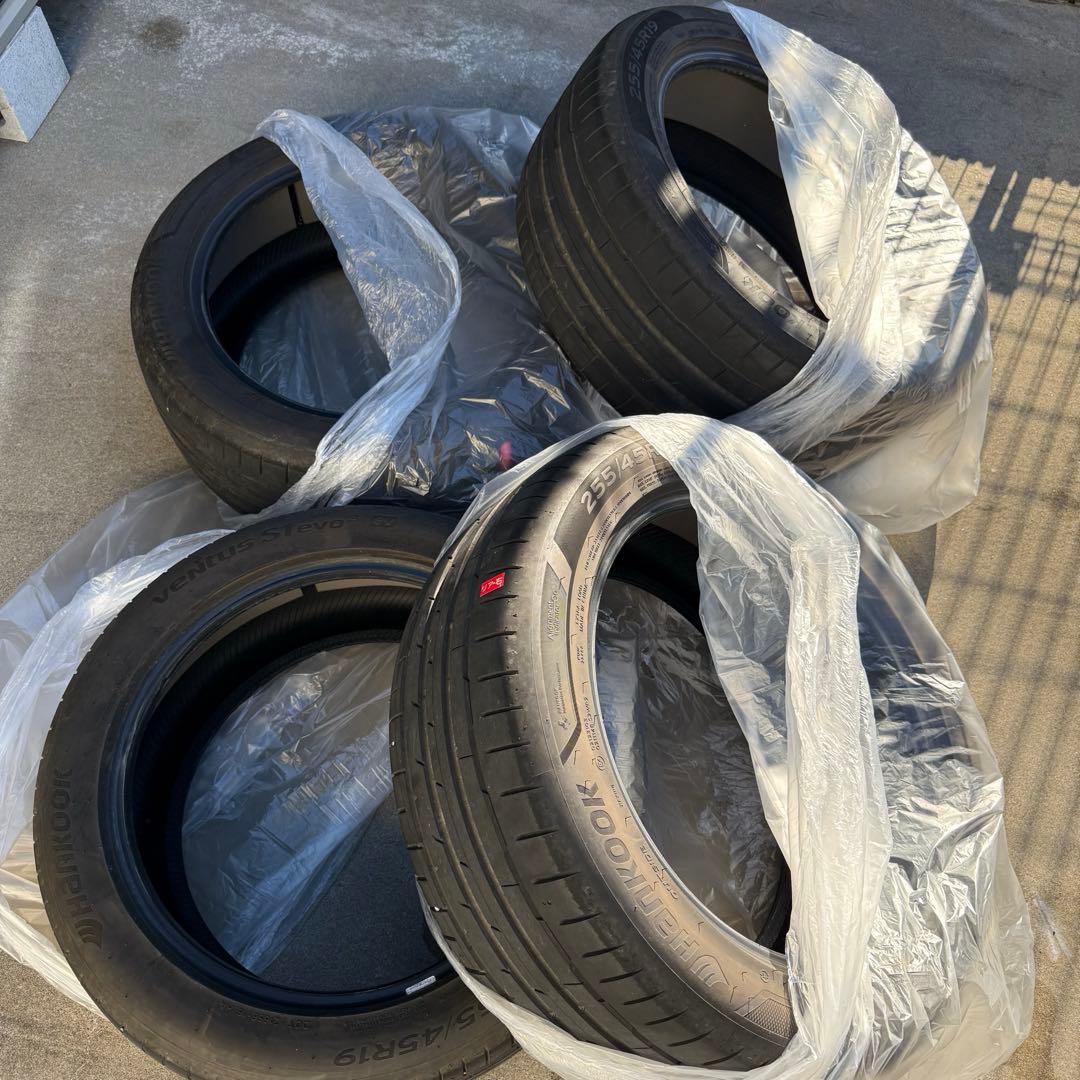 テスラモデルY標準装着タイヤ4本セット255/45/R19 スポンジあり