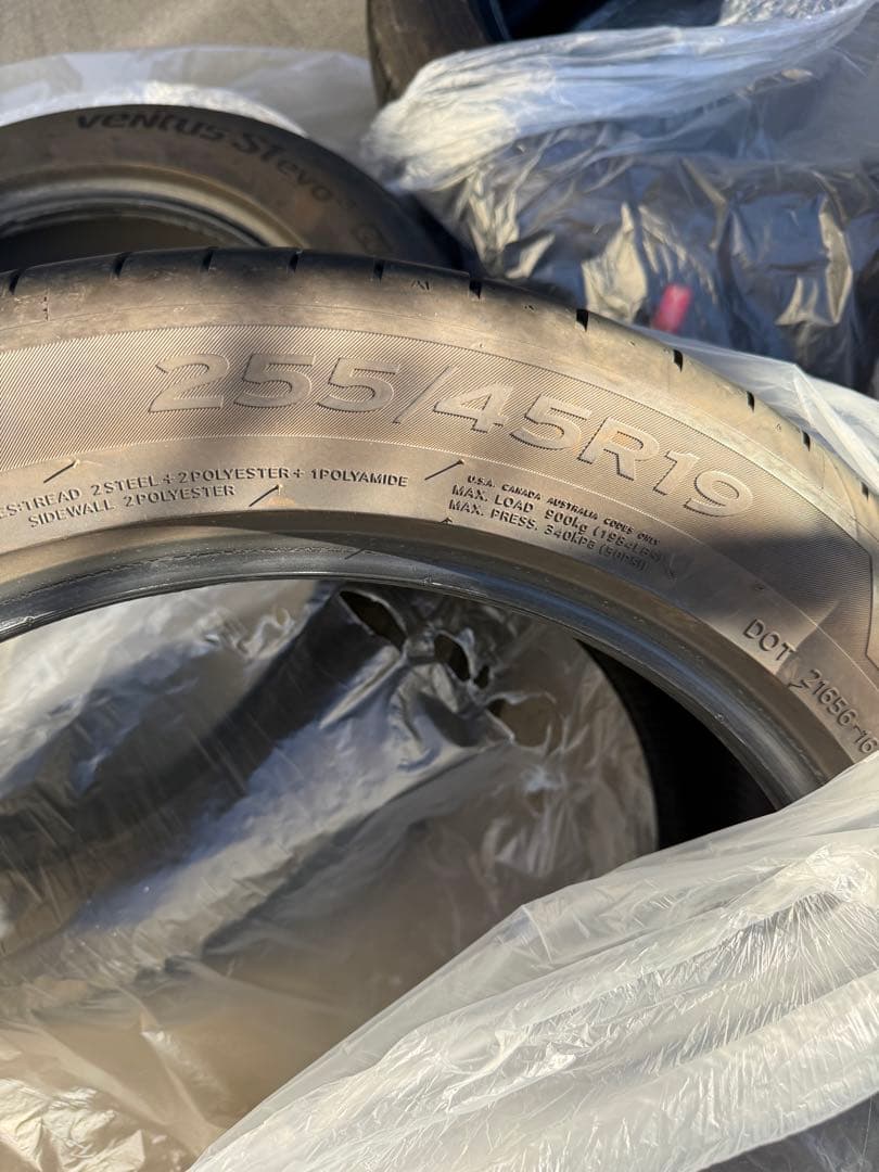 テスラモデルY標準装着タイヤ4本セット255/45/R19 スポンジあり