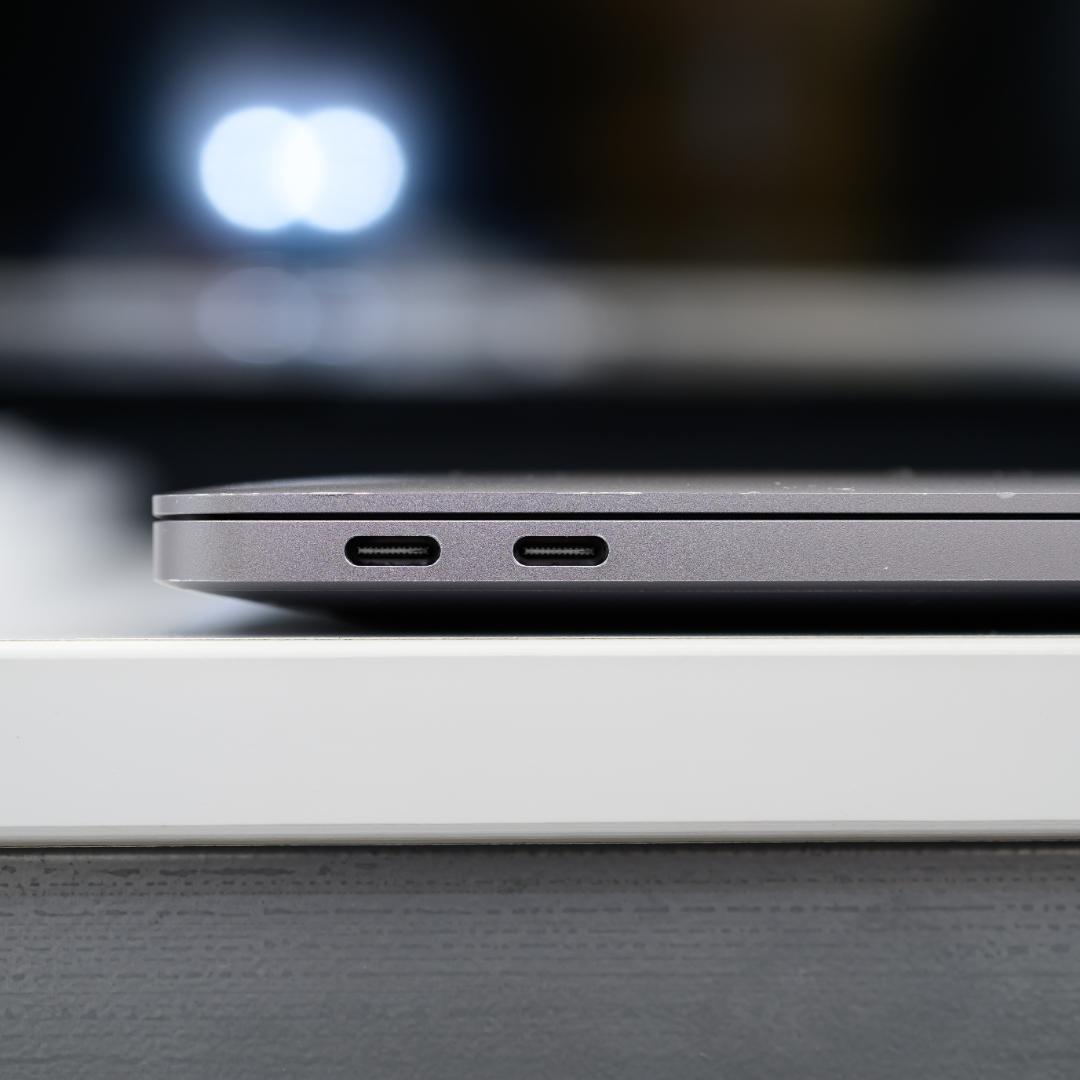 【外装美品】MacBook Pro 13 2017 シルバー