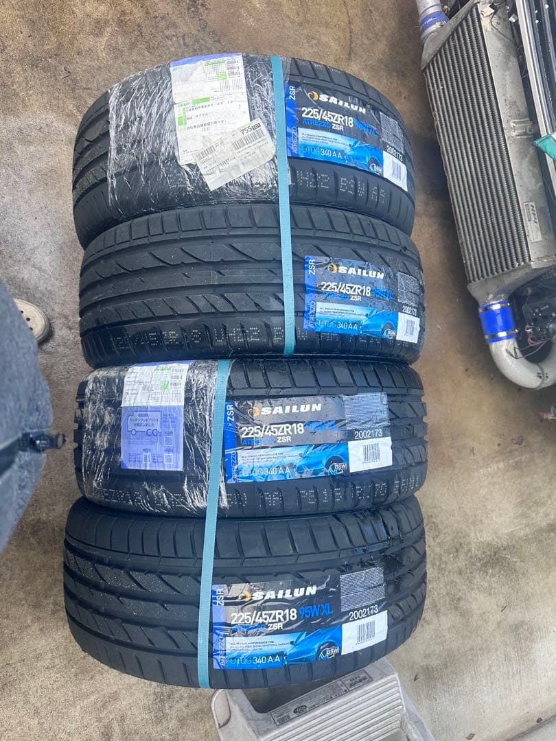 225/45ZR18 サマータイヤ 4本セット