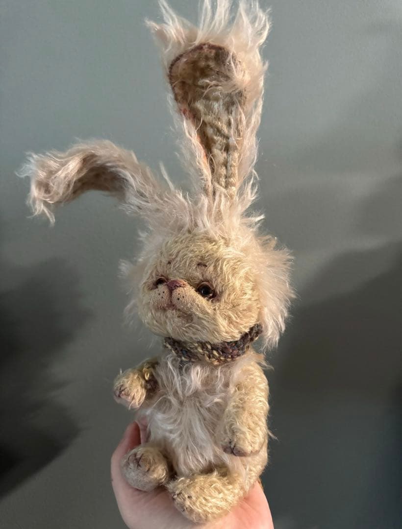 得意気なうさぎちゃん アーティストベア 海外作家様 ハンドメイド テディベア