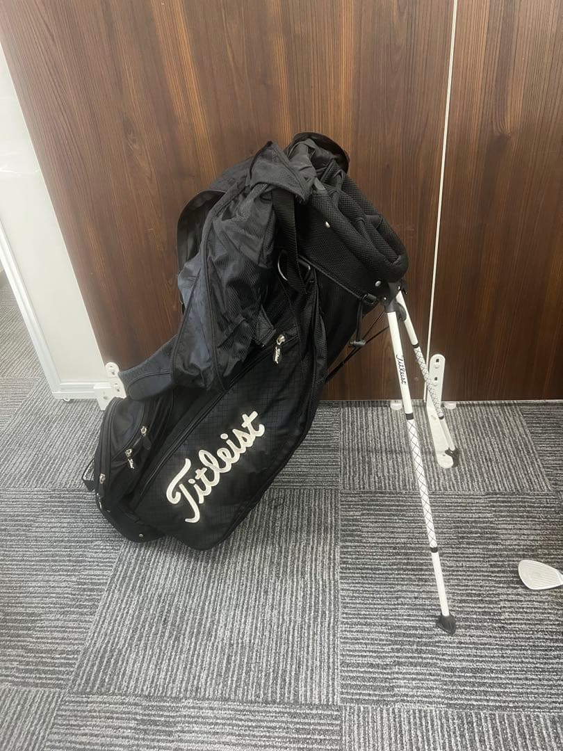 Titleist ブラック キャディバッグ スタンド付き