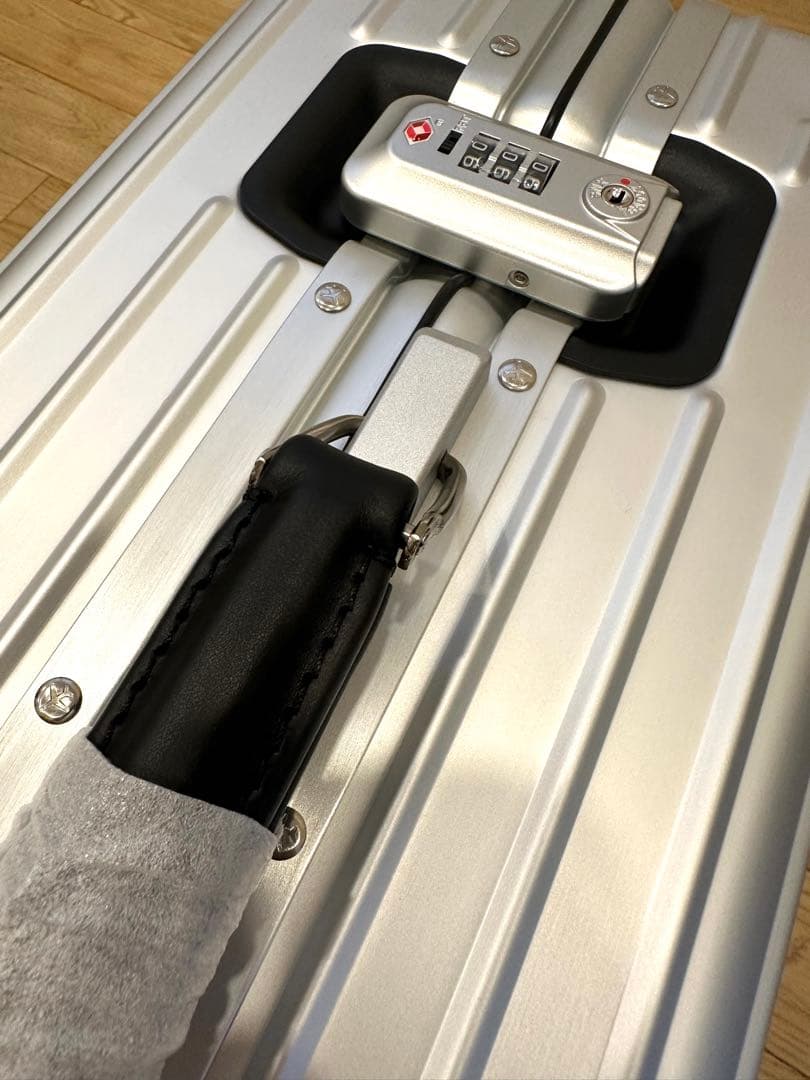 【新品・未使用品】innovator アルミスーツケース 限定色 36L