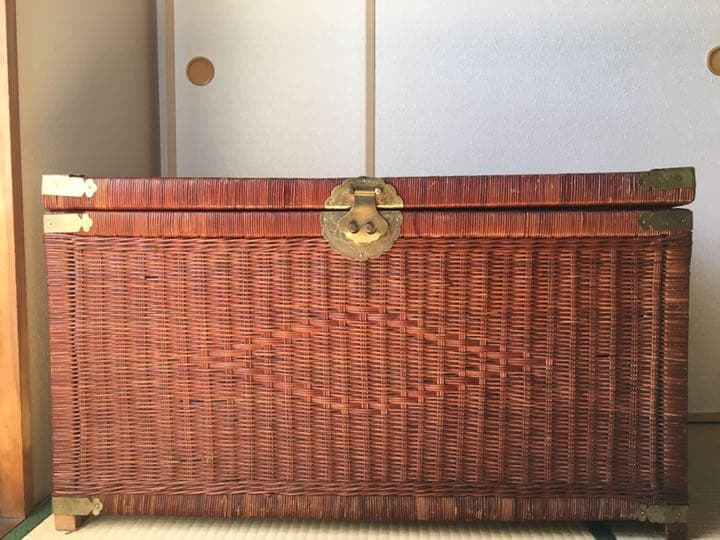 ヴィンテージ: 籐製収納スツール