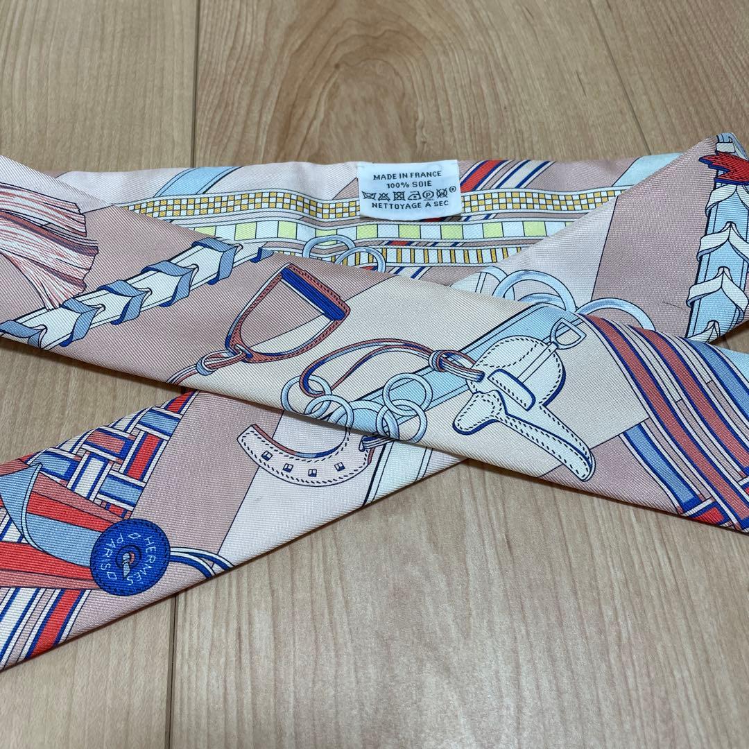 小物 HERMES TWILLY BRIDES ET GRIS GRIS