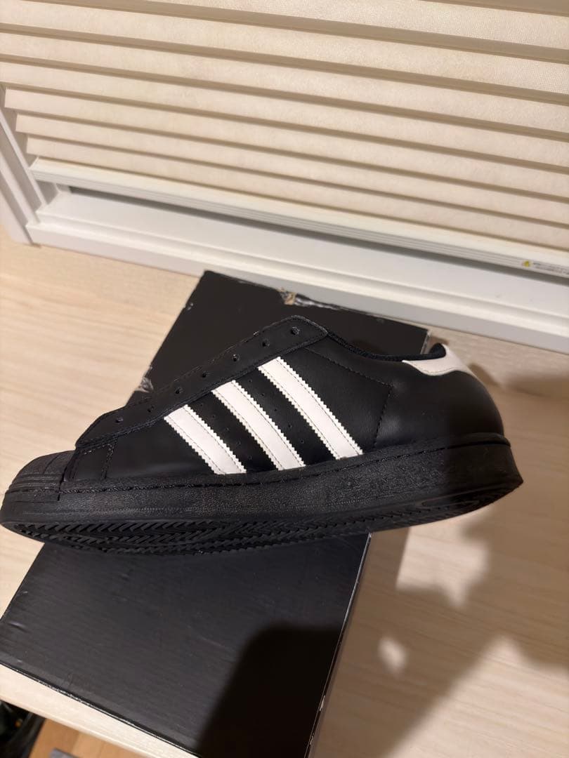 adidas Superstar 紐なし ブラック/ホワイト 27.0cm