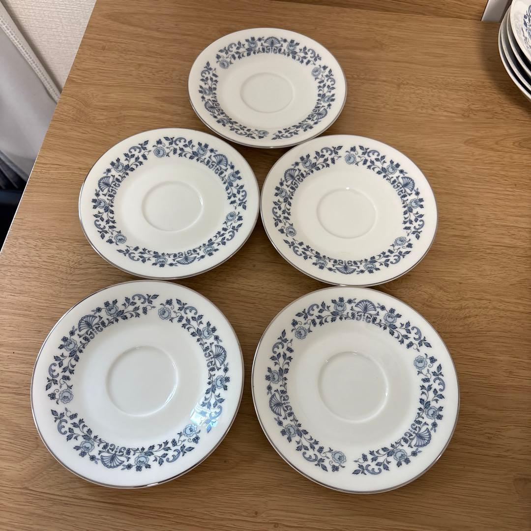 ノリタケ「ロイヤルブルー」シリーズの食器セット（全34点）