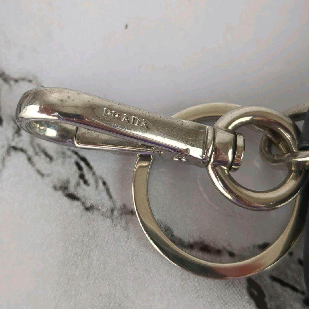【美品】プラダ☆三角ロゴ　サフィアーノ　バッグ　チャーム　キーホルダ　かわいい