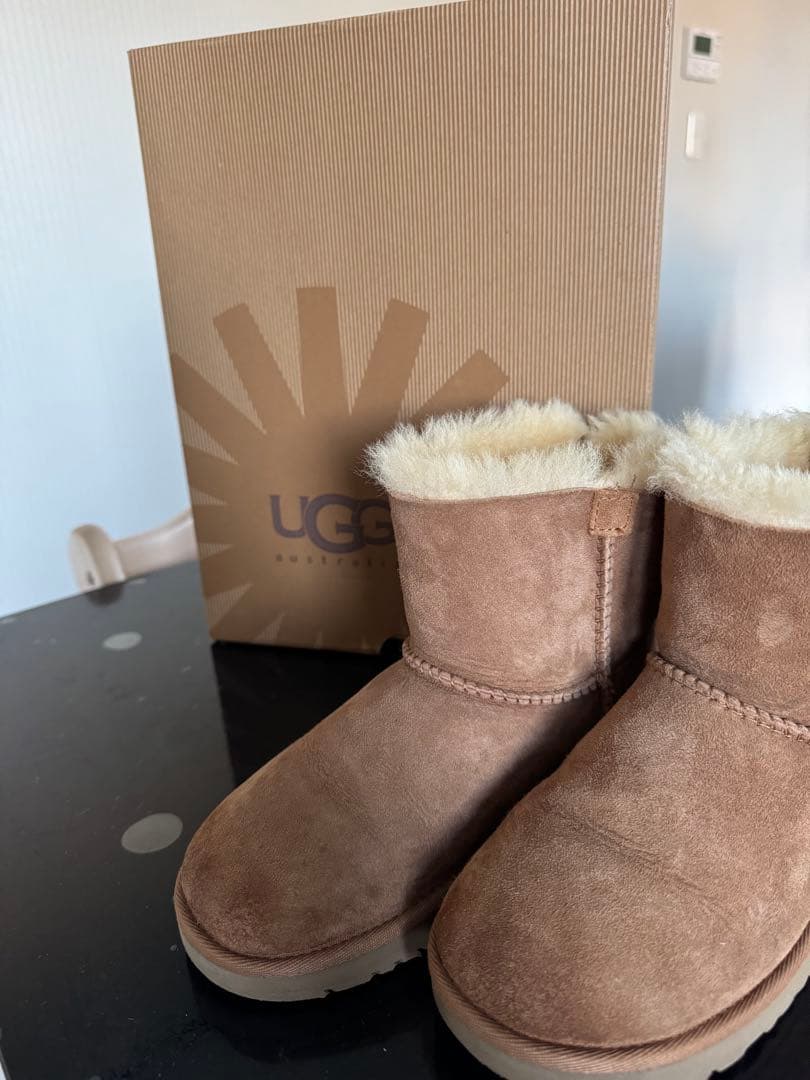 UGG ブラウン リボン付きブーツ21センチ　箱付き　試着のみ